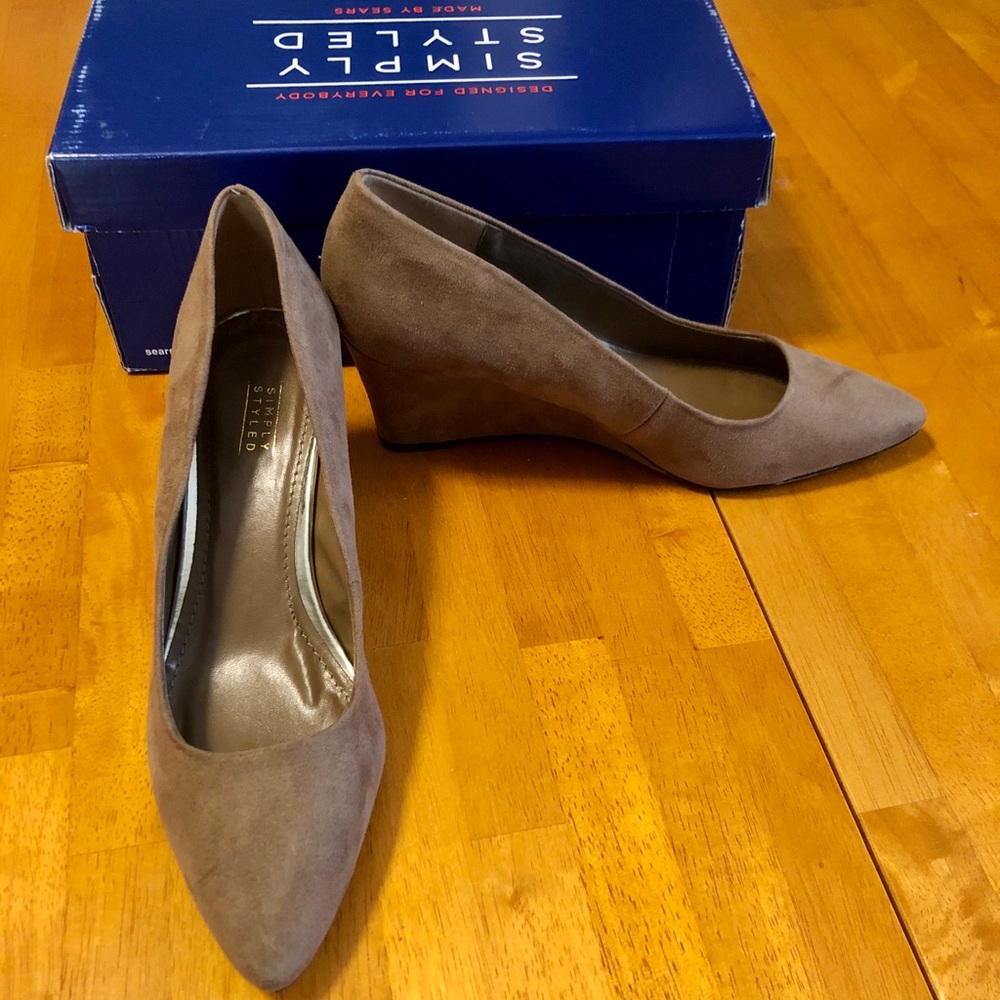 Simply Styled “Agatha” Tan Wedges-Women’s Size 6